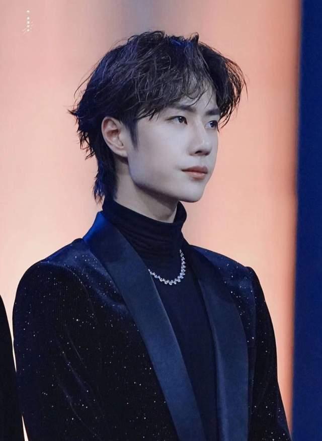 圈内人爆料王一博肖战关系最新,圈内人爆料最新动态！